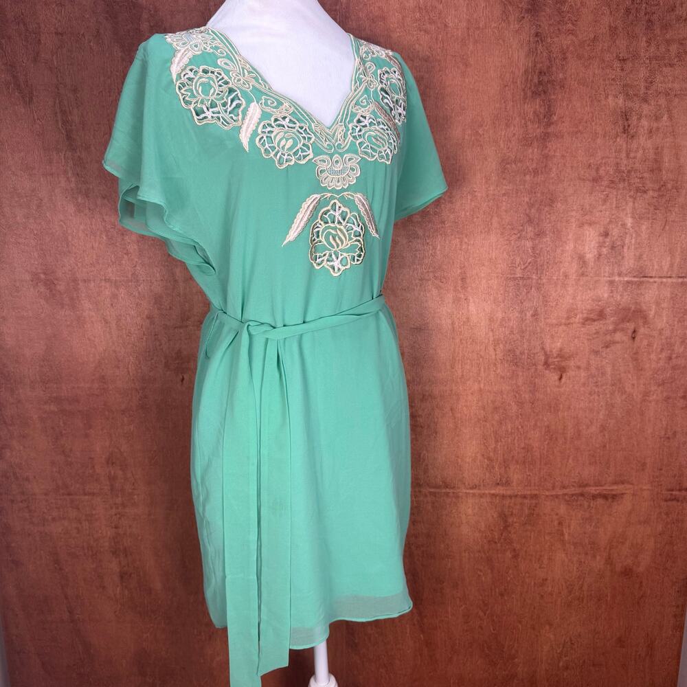 Chelsea and Violet XS green floral geometric embroidered boho shift mini dress